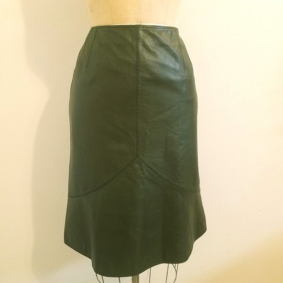 Valentino Dresses & Skirts - Valentino Hunter Green Leather Skirt Size 10/12